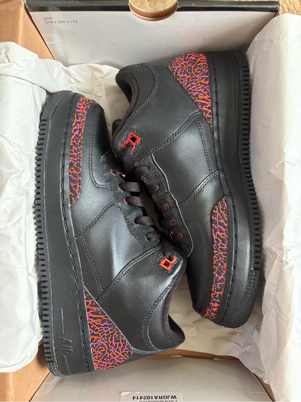 Air Jordan 3 (GS) Retro Black/Berry Sneakers - Picture 7 of 12